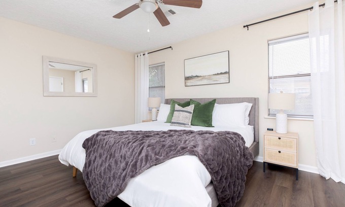 Perry Casa | AtHome+1 Stay | 3BR Pet Friendly | Perry Fair