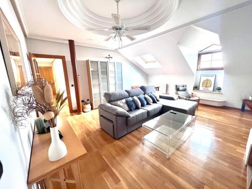 Centro histórico de León Apartamento | Atico a 100m de la Catedral VUT-LE-830