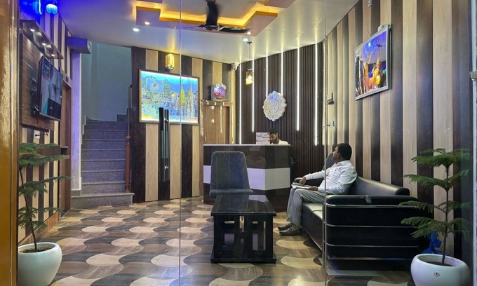 Varanasi Hotel | Atithi Palace Luxury Guest House
