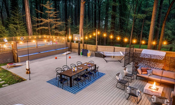 Collier Heights Casa | ATL Patio Paradise - Pool, Hot Tub, Movie Theater, Game Room, B-Ball, Arcades!