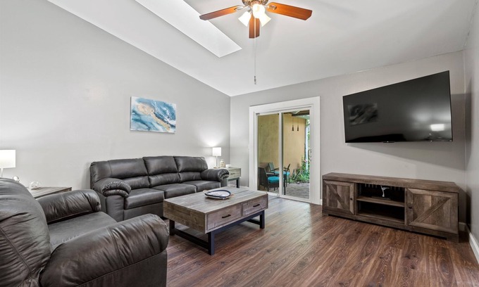 North Beach Casa | Atlantic Beach Getaway Modern 3 Bed 2 Bath