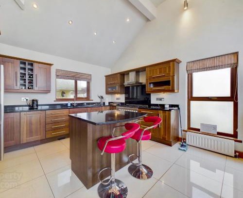 Portstewart Casa | Atlantic View Coach House - tourist board approved