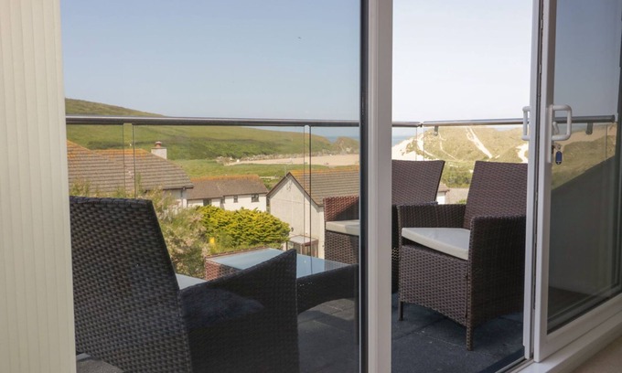 Holywell Cabaña | ATLANTIC VIEW, family friendly in Holywell Bay