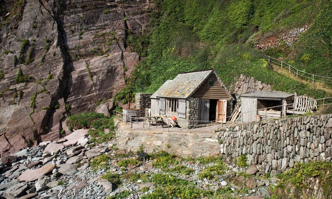 Newton Ferrers Cabina | Atlantis - a boathouse that sleeps 2 guests in 1 bedroom
