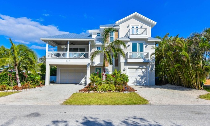 Bradenton Beach Casa | Atlantis Beach House by AMI Locals