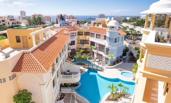 Los Cristianos Complejo | Atlas Suites Tenerife by EnjoyaHome