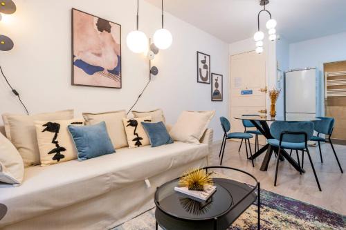 Palos de la Frontera Apartamento | Atocha VI - Elegancia Urbana en una Ubicación Privilegiada