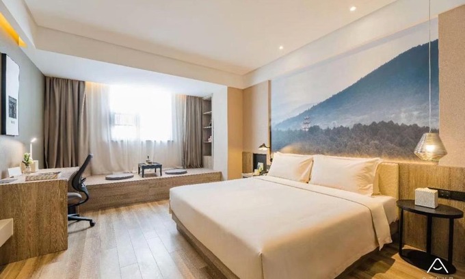 Shuangliu District Hotel | Atour Hotel Chengdu Huayang Metro Station