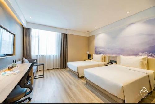 Qixia District Hotel | Atour Hotel Nanjing Hongshan Zoo Metro Station