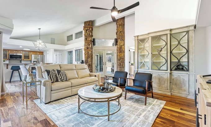 Bella Vista Casa | Atrium House @ Tee 16-min. from Trails & Lake