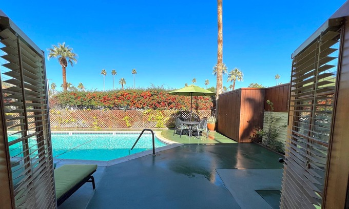 Warm Sands Hotel | Atrium Palm Springs - Gay Men's Resort