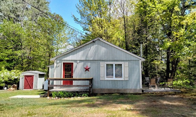 Center Ossipee Cabaña | Attention Skiers & Snowboarders! Cozy Getaway w/Wood Burning Stove WIFI Netflix