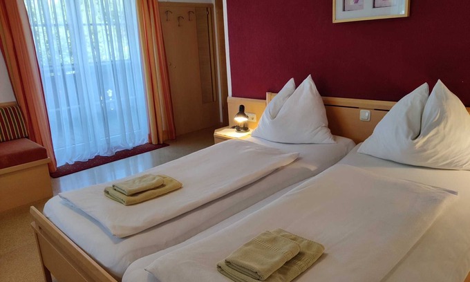 Sankt Georgen im Attergau Apartamento | Attersee - Frühstückspension Holzapfel