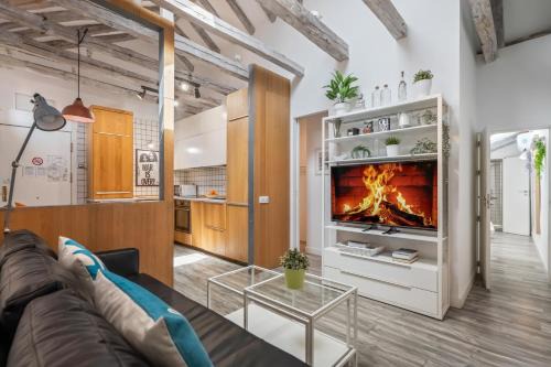 Malasaña Apartamento | Attic 3Bedrms-2Baths in Heart of Malasana