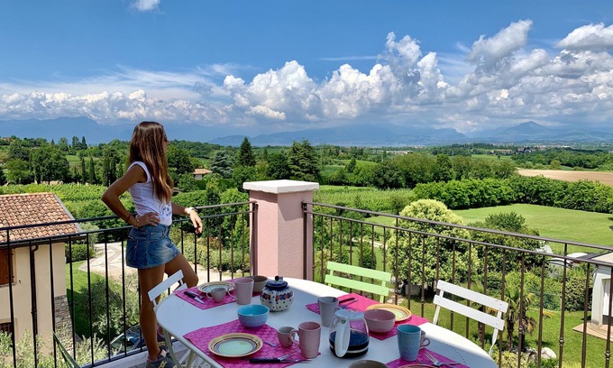 Ponti sul Mincio Apartamento | Ático con vistas al lago enclavado en la morrena colinas