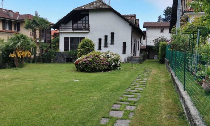 Baveno Villa | Attic of 1 villa with large garden - 5 min from center.