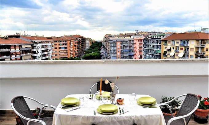 Tuscolano Apartamento | Attico luminoso terrazza Metro A Aria Cond WiFi
