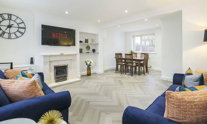 West Thurrock Casa | Attractive and Spacious 3 Bedroom House in Grays, Lakeside.