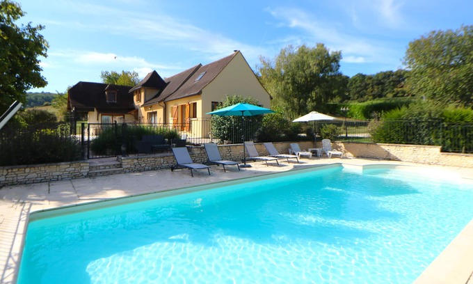 Marnac Casa | Attractive holiday home with private gated pool, large enclosed garden & views