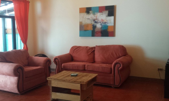 Ciudad Colón Apartamento | Attractive, roomy downtown apartment with private gated entry
