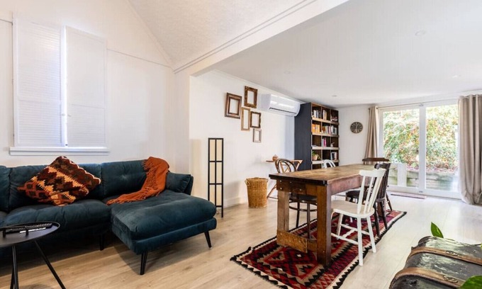 Golden Point Cabina | ‘Attunga’-1 min to Sovereign Hill, CBD, WiFi, bath