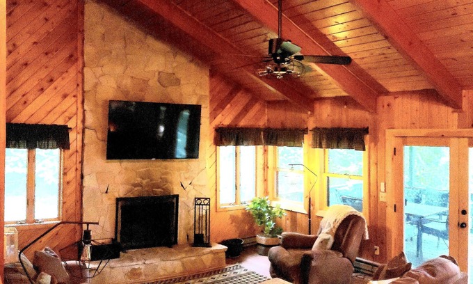 Pittsburg Casa | ATV Direct Access! Snowmobile via Back Lake. Plenty of truck / trailer parking!