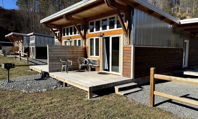Bramwell Cabina | ATV TrailCamp: Harris's Hut-- Just seconds from the HMT Pocahontas Trailhead!