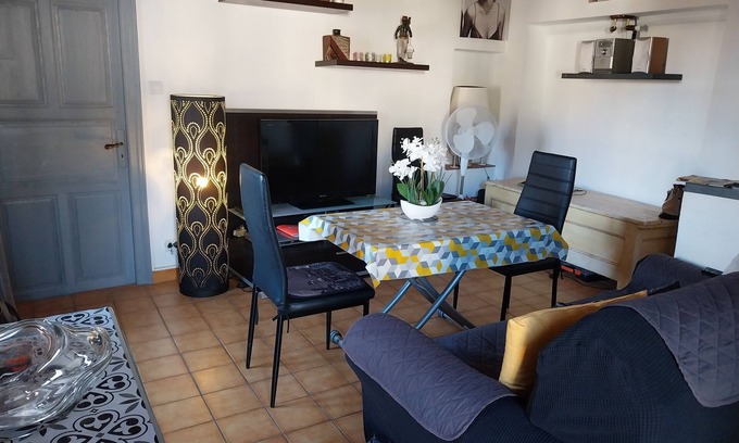 Santa-Reparata-di-Balagna Apartamento | Atypical, quiet village house 5 minutes from île rousse with sea-view terrace