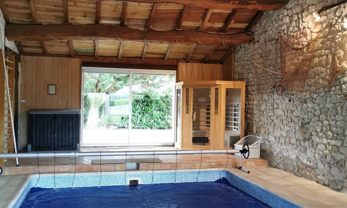 Saint-Sulpice-d'Arnoult Casa | Atípica casa de campo Charentaise con piscina cubierta