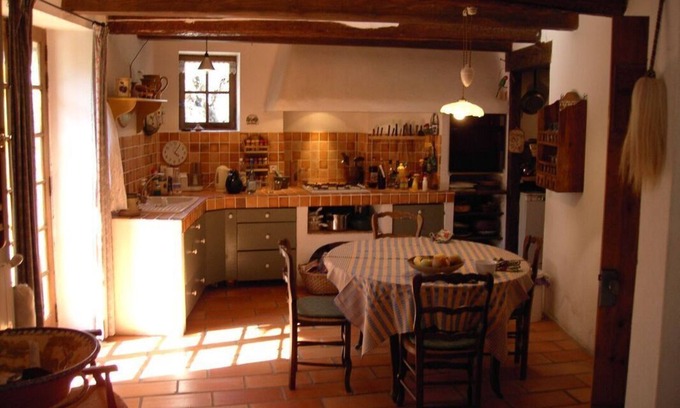 Venasque Villa | Atypical 18th-century house