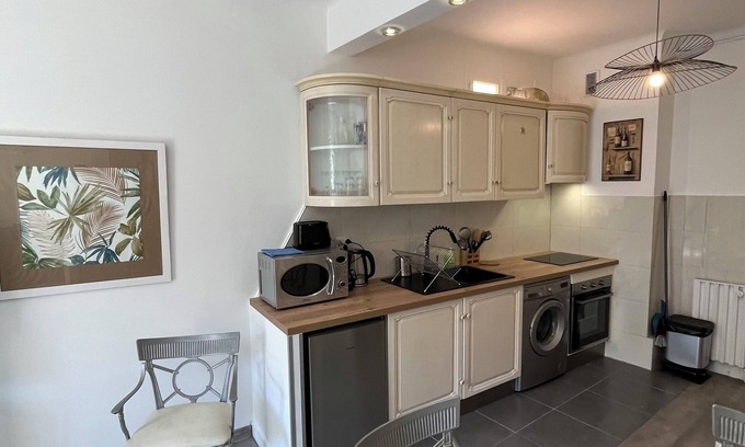 Lepante Quarter Apartamento | ATYPICAL AND ORIGINAL APARTMENT ( 2 Kitchens. 1 Bathroom. 1 Shower room. 2 WC )