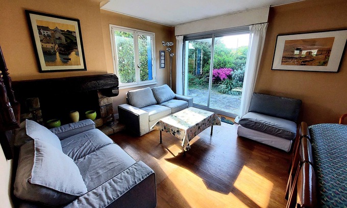 Finistere Casa | Au Bord de la mer à 50 m de la Plage et des Rochers. 140 m2. Jardin, Terrasse