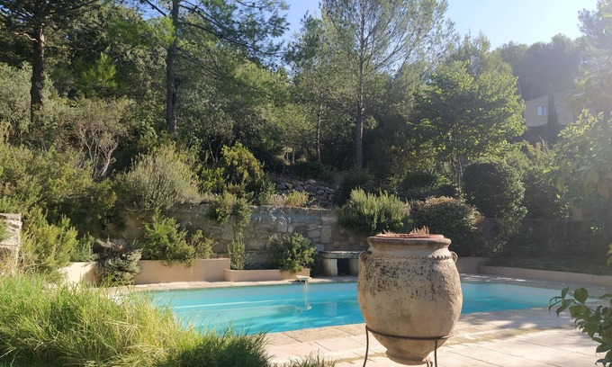 Cadenet Villa | Au Calme, Très Jolie Maison, bel Espace Piscine, Pool House, Cadre Champêtre