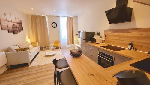 Nevers Apartamento | "Au centre de Nevers" hyper centre ville de Nevers, proche Gare, spacieux & calme