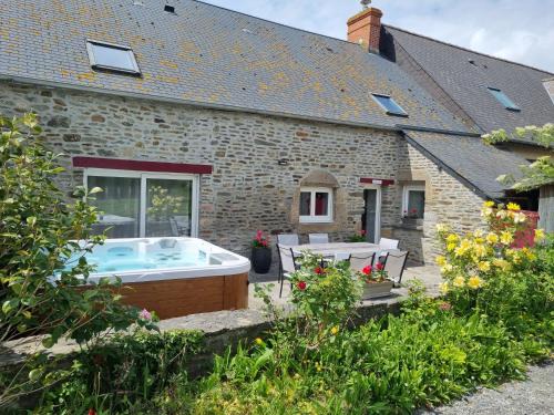 Pontorson Casa | Au Mont De La Rive #Jaccuzi et Mont-Saint-Michel #