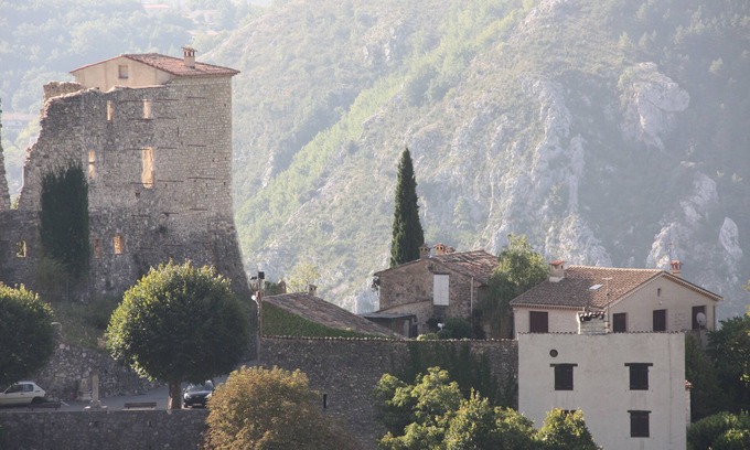 Greolieres Apartamento | Au Pied du Château. Estudio en el corazón de la villa medieval de Gréolières.