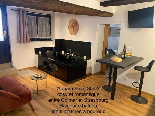 Selestat Apartamento | Au Refuge des amoureux avec baignoire Balnéo 2 personnes