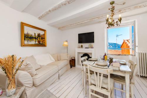Old Town Apartamento | Au vieux château, atypique vue mer