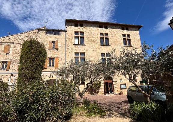Vinezac Hotel | auberge des trois ami-es