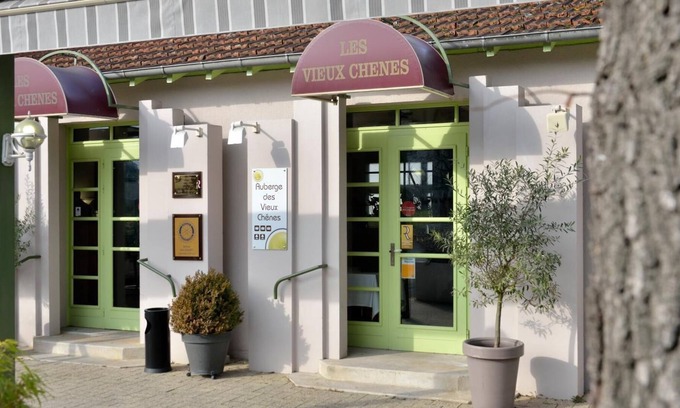 Malemort-sur-Correze Hotel | Auberge des Vieux Chênes