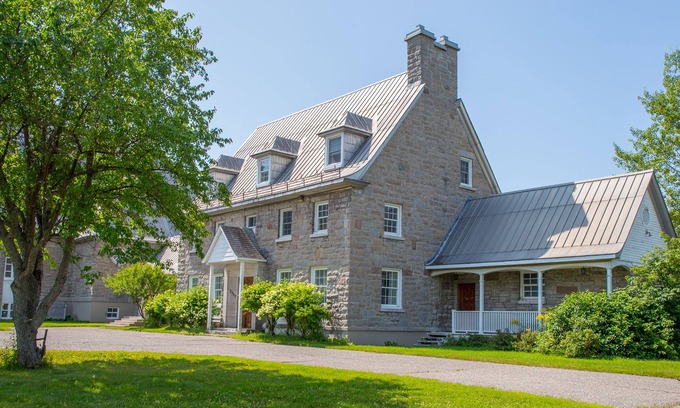 Jonquiere Casa | Auberge Québe Issime