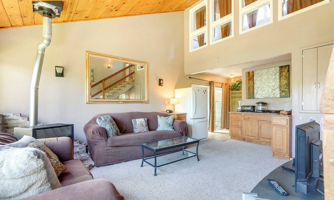 North Auburn Cabaña | Auburn Cottage w/ Patios & Garden - 3 Mi to Town!