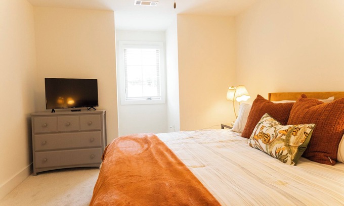 Auburn - Opelika Casa | Auburn Eye of the Tiger House