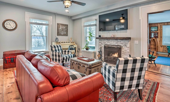Auburn Casa | Auburn Home + Fire Pit, Steps to Owasco Lake!