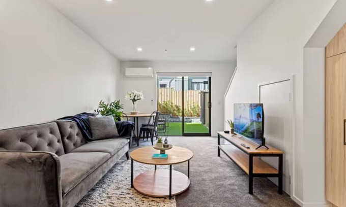 Te Atatu Peninsula Casa | Auckland Peninsula Stunner