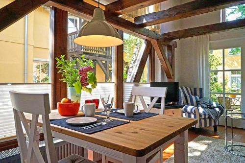 Kuehlungsborn Apartamento | Auf den Höfen Wohnung 4 mit Pool und Sauna