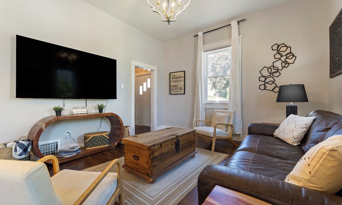 Benson Casa | Aug 20% Off! 3BR Near Fashion Week w/ Fenced Yard