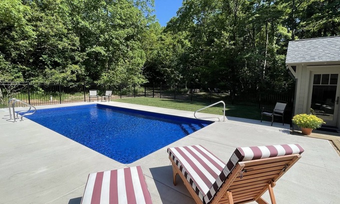 Harbert Casa | Aug 3 nt min10 Priv acres trails Heated Pool Pickle Ball Ping Pong FirePit