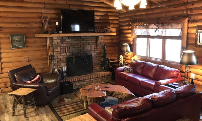 Pinetop Cabina | Decorado y listo para las vacaciones, ven y relájate y escapa.