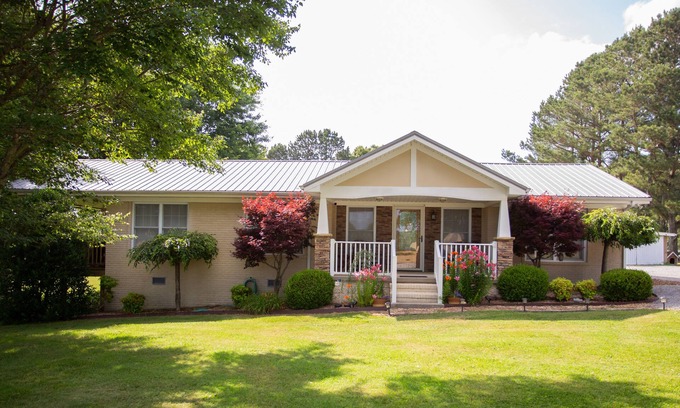 Sparta Cabaña | Aunt B's Cottage~~Minutes from Hiking, Kayaking, and Waterfalls